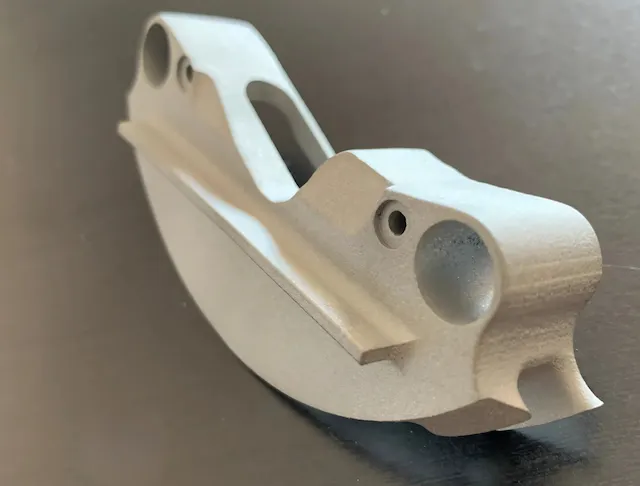 Capot métallique pour machine spéciale